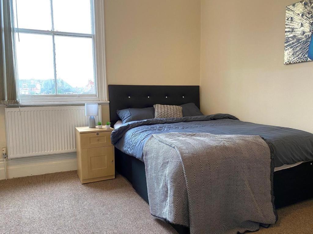 Spacious Victorian Studio Flat Apartamento Doncaster Exterior foto