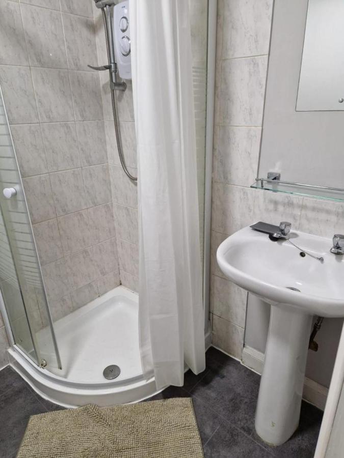 Spacious Victorian Studio Flat Apartamento Doncaster Exterior foto